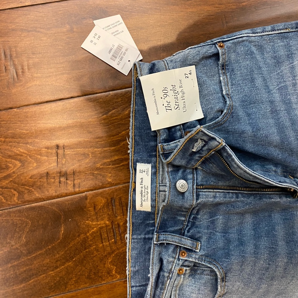 NWT Abercrombie and Fitch - ultra high rise 90s straight jeans medium wash